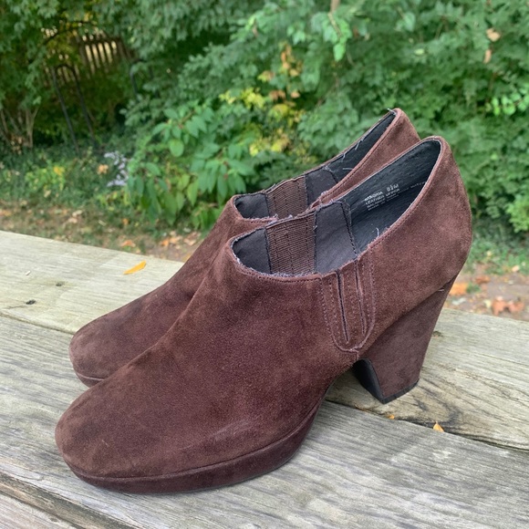 Me Too Brown Suede Wedged Ankle Booties Sz. 9 - Picture 3 of 11